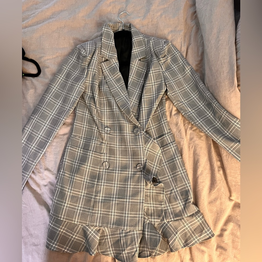 Dress suit